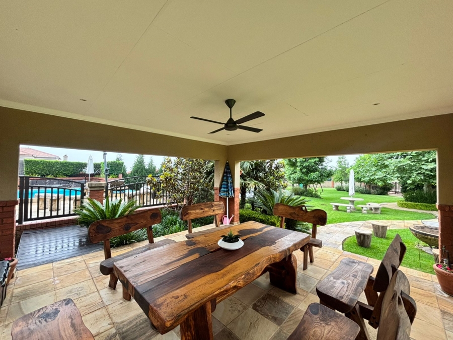 5 Bedroom Property for Sale in Grimbeeck Park North West